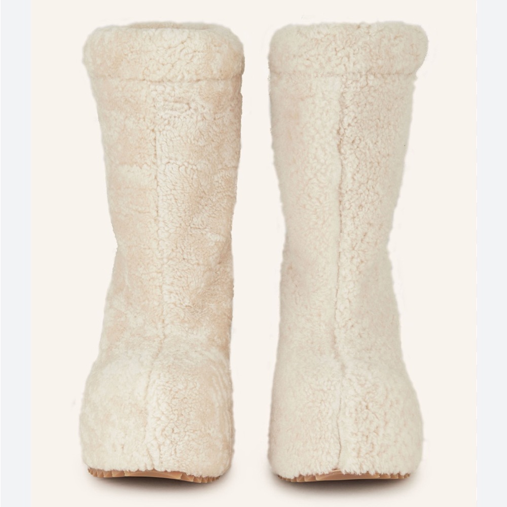 Inuikii Cream Shearling Boots